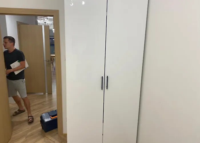 Workation Centre Airport Boutique Designer Bath, 3-4 Days Best Offer, Kitchen, Balkony, Aircon
