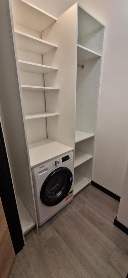 Apartment Workation Centre Airport Boutique Designer Bath, 3-4 Days Offer, Kitchen, Balkony, Aircon Warsaw