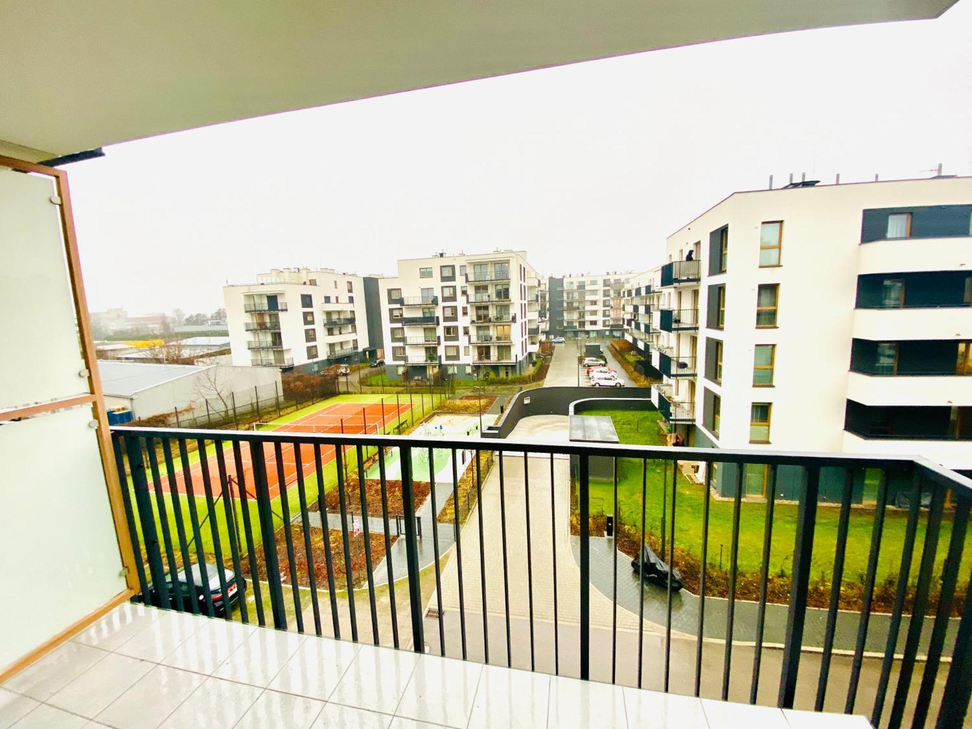 Workation Centre Airport Boutique Designer Bath, 3-4 Days Offer, Kitchen, Balkony, Aircon Apartment