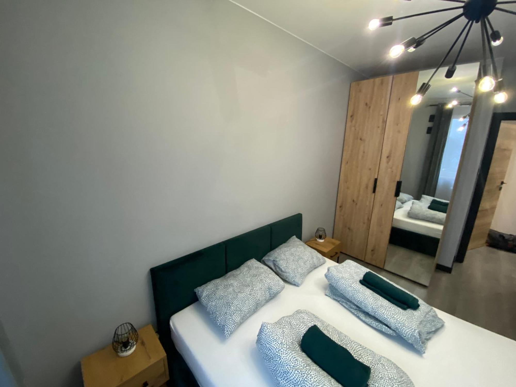 Workation Centre Airport Boutique Designer Bath, 3-4 Days Offer, Kitchen, Balkony, Aircon * Warsaw