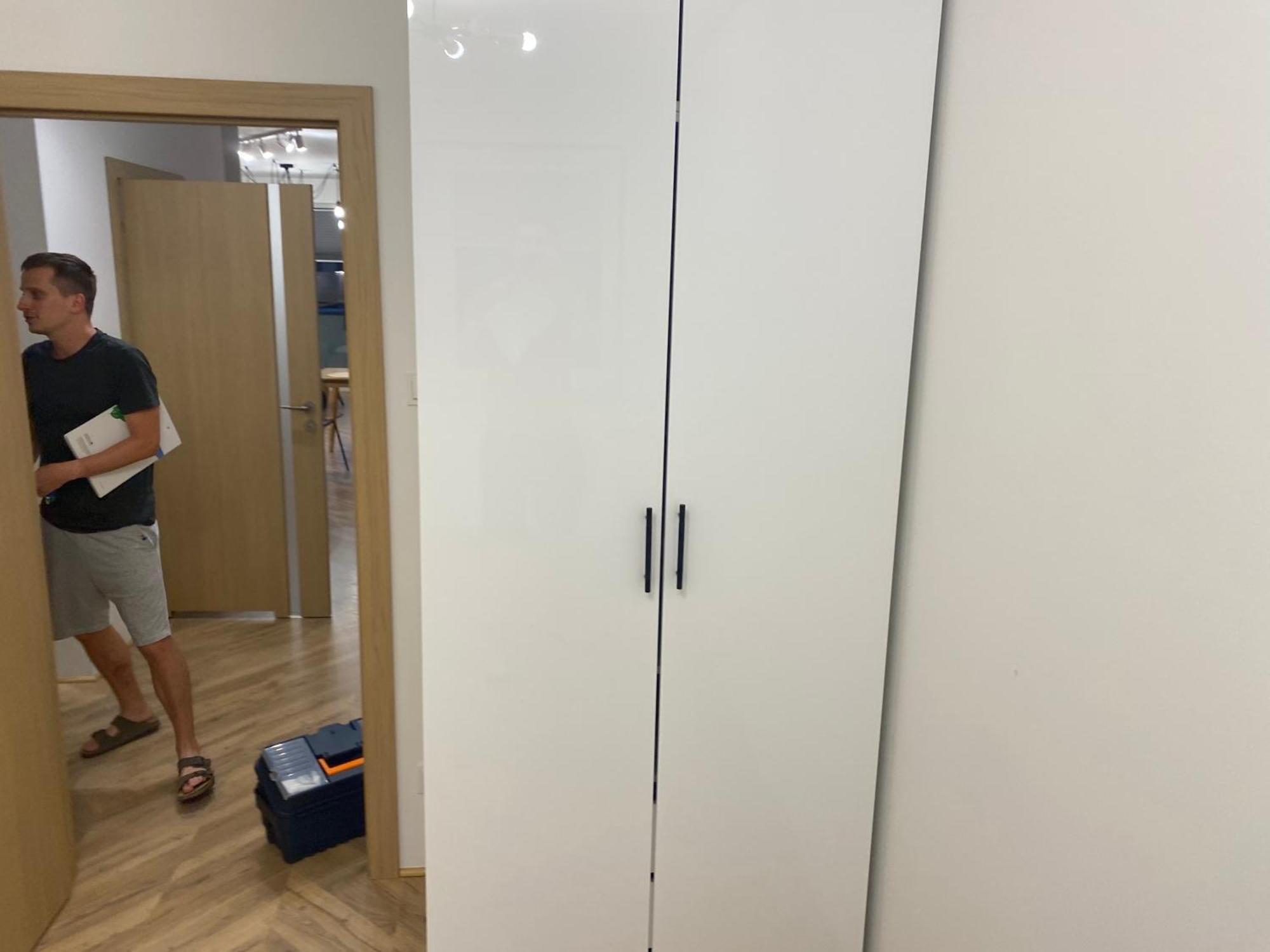 Workation Centre Airport Boutique Designer Bath, 3-4 Days Offer, Kitchen, Balkony, Aircon Apartment