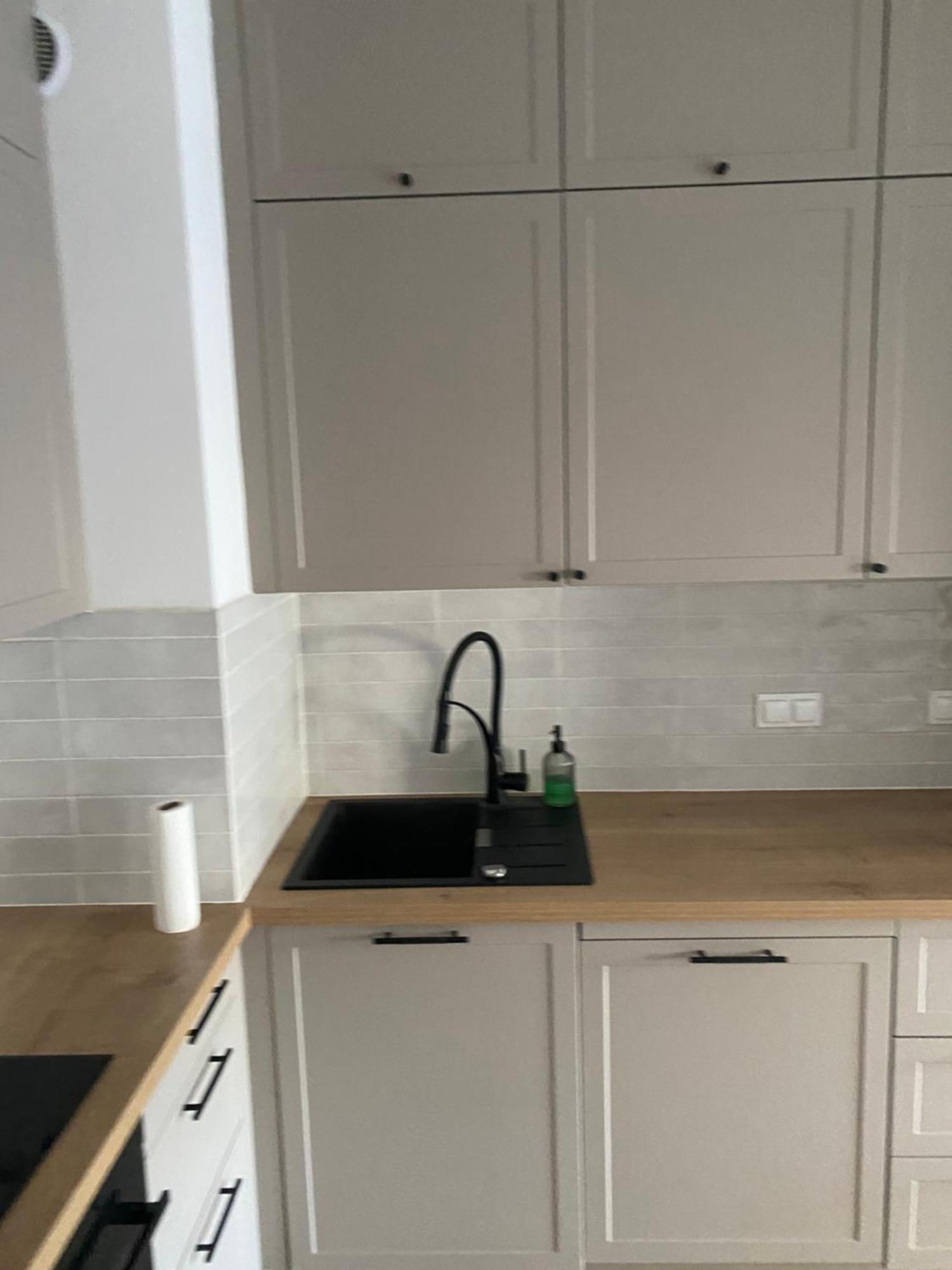Workation Centre Airport Boutique Designer Bath, 3-4 Days Offer, Kitchen, Balkony, Aircon Apartment *