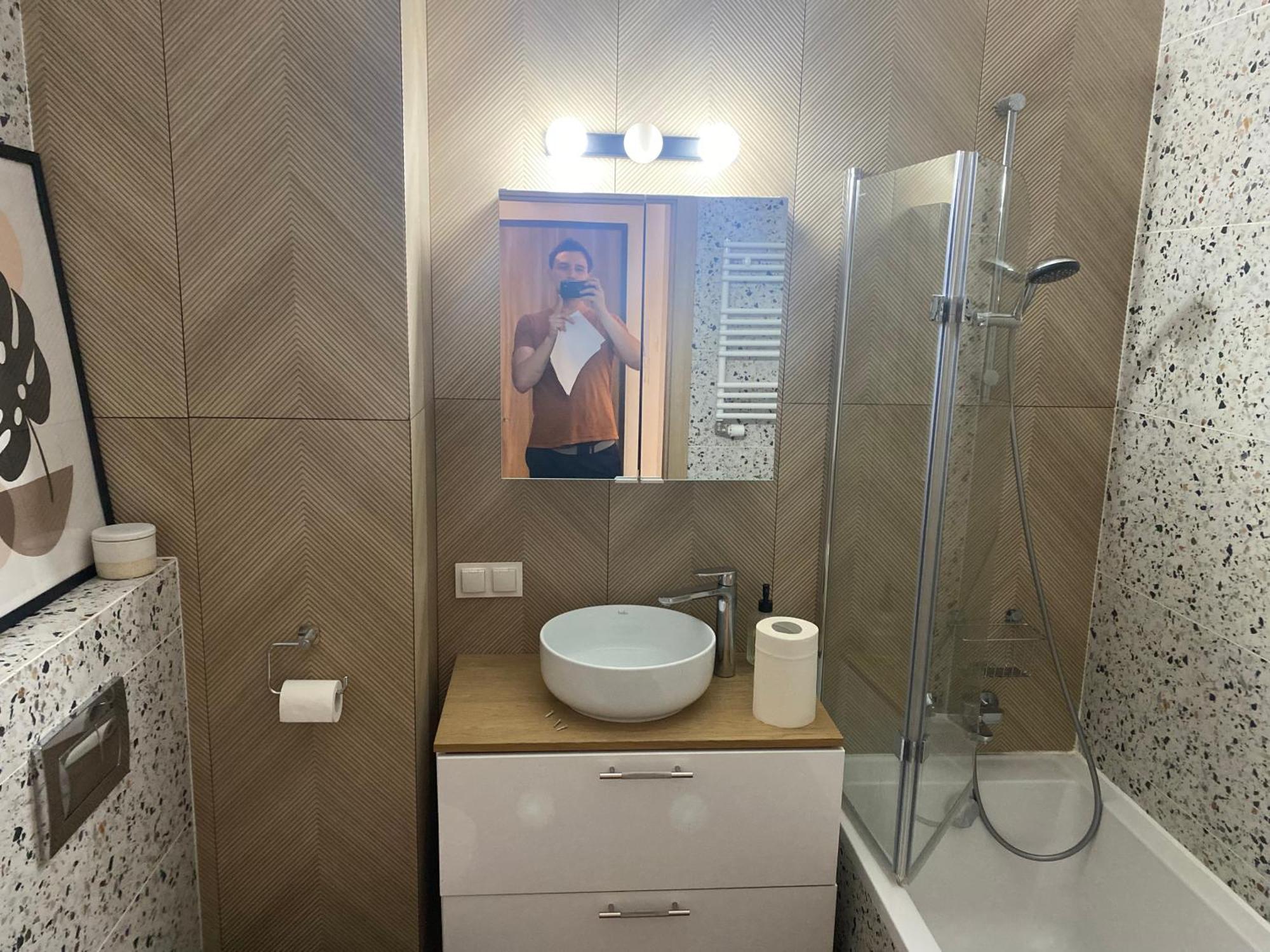 Workation Centre Airport Boutique Designer Bath, 3-4 Days Offer, Kitchen, Balkony, Aircon Apartment Warsaw