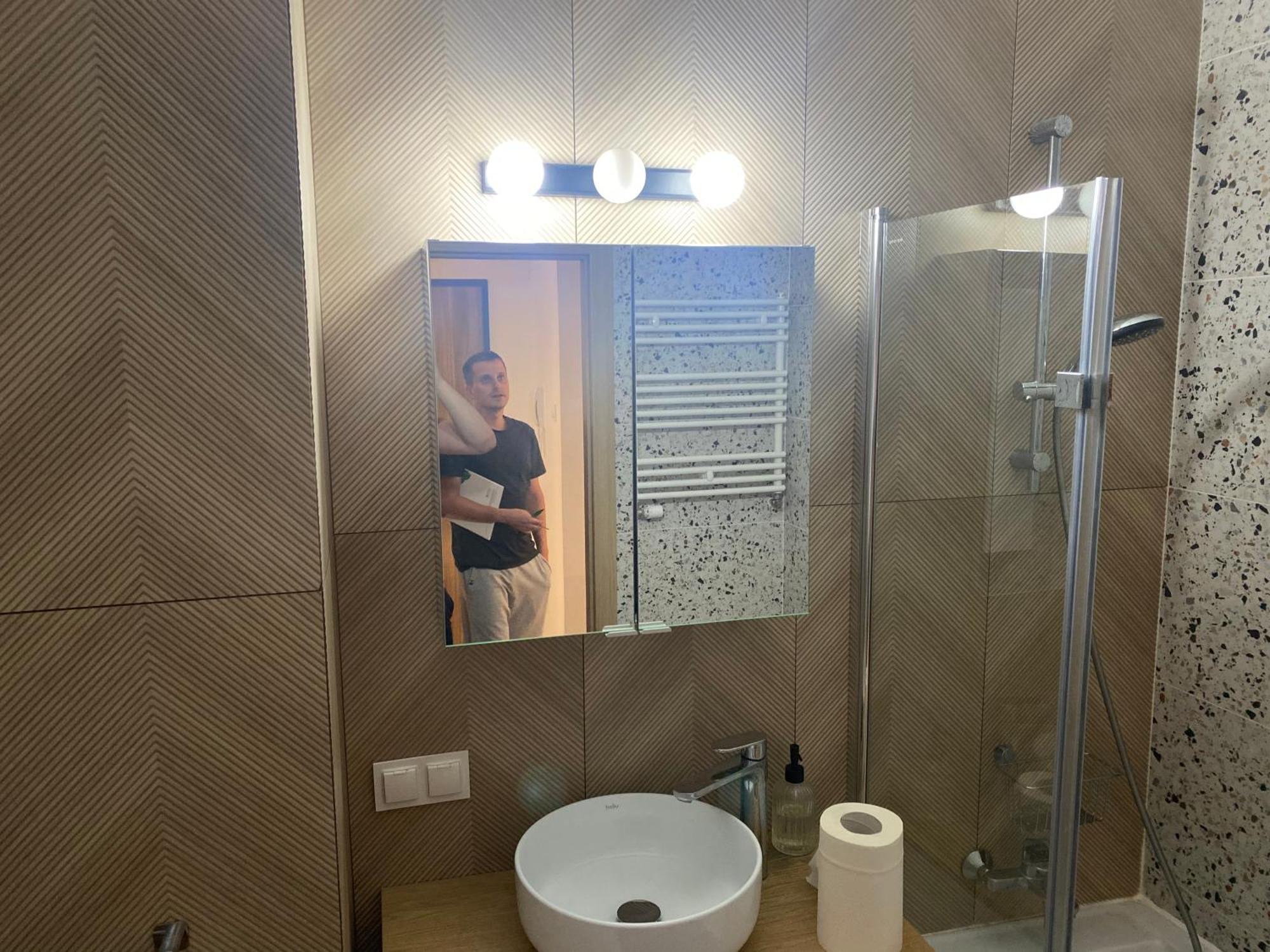 Apartment Workation Centre Airport Boutique Designer Bath, 3-4 Days Offer, Kitchen, Balkony, Aircon Warsaw