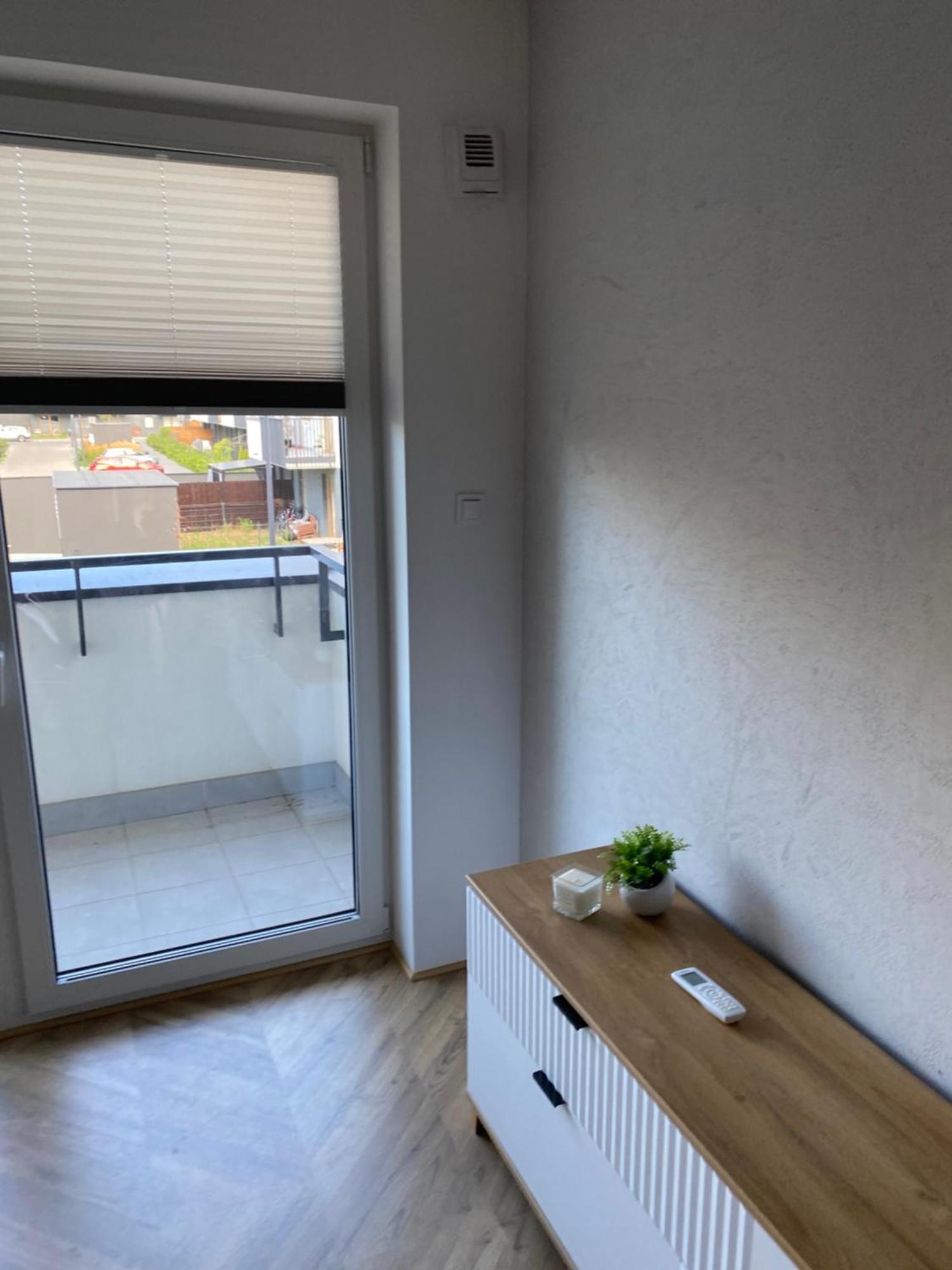 Workation Centre Airport Boutique Designer Bath, 3-4 Days Offer, Kitchen, Balkony, Aircon *