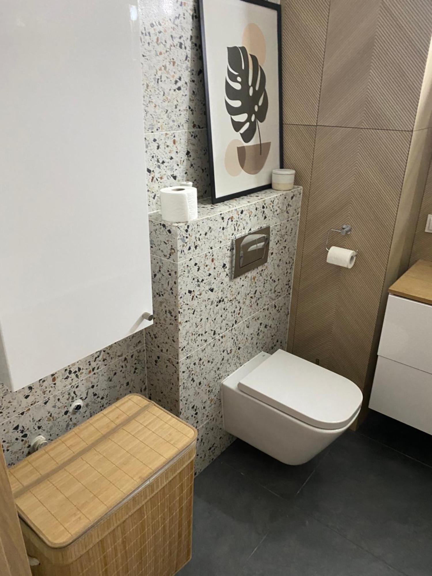 Workation Centre Airport Boutique Designer Bath, 3-4 Days Offer, Kitchen, Balkony, Aircon